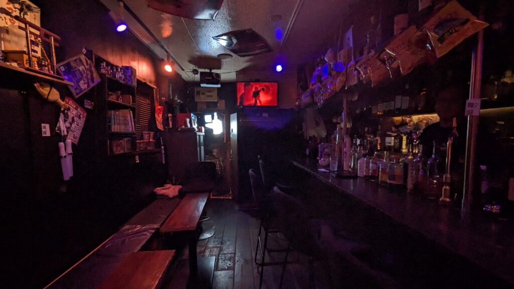 2026年9月撮影・成田市花崎町のbar noname 店内|営業中