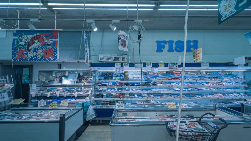 2026年撮影・成田市土屋のタイヨー成田店 旧店舗 FISHの切り文字がある鮮魚売場|営業中