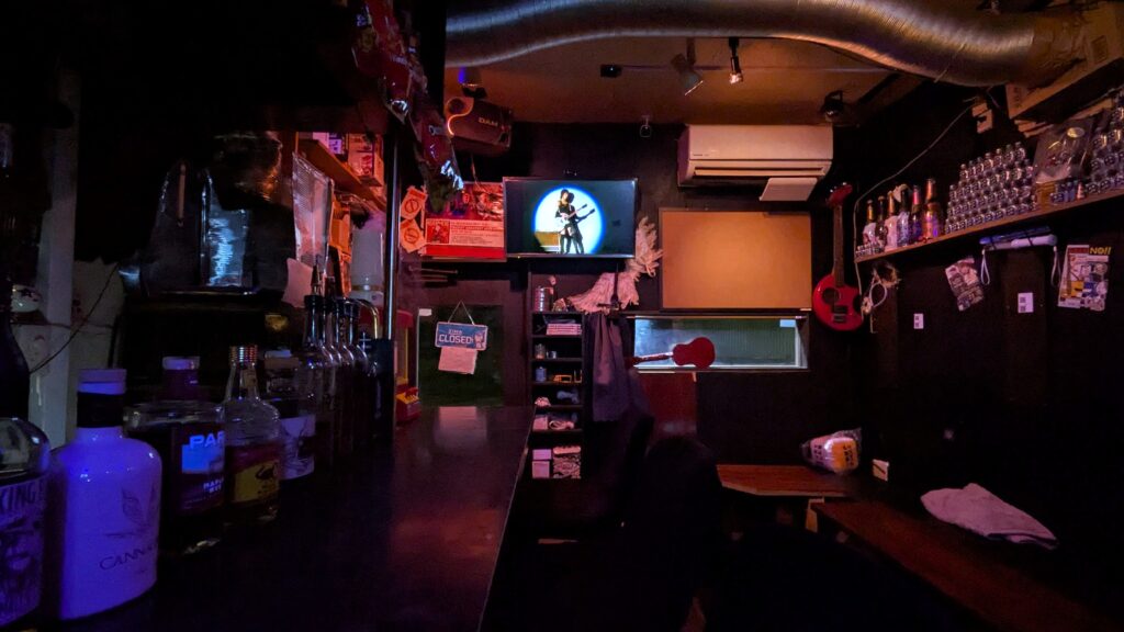 2026年9月撮影・成田市花崎町のbar noname 店内|営業中