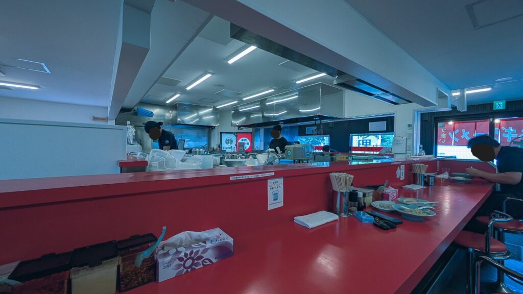 2026年9月撮影・成田市ウイング土屋のラーメンショップ〇化 成田ウイング土屋店 店内カウンター｜営業中