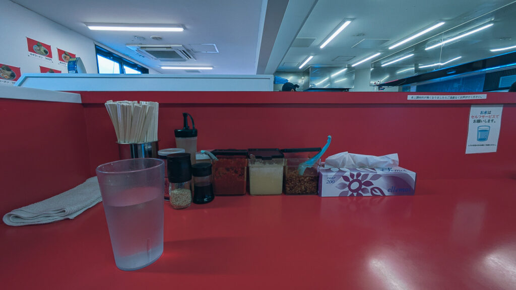 2026年9月撮影・成田市ウイング土屋のラーメンショップ〇化 成田ウイング土屋店 昼どきの店内｜営業中