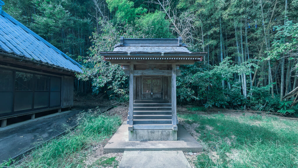 人の気配のない吉祥院の境内の様子（芝山町菱田、2026年9月撮影）