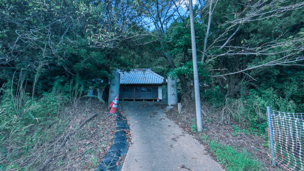芝山町菱田の吉祥院の境内（2026年9月撮影）